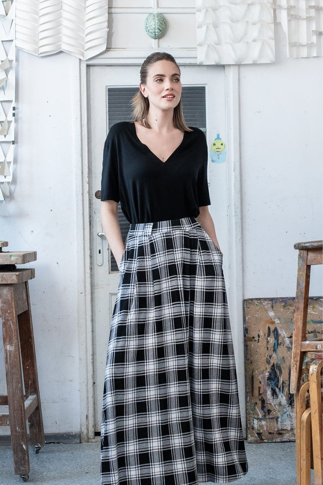 SPÓDNICA GARNITUROWA MAXI krata czarno-biała