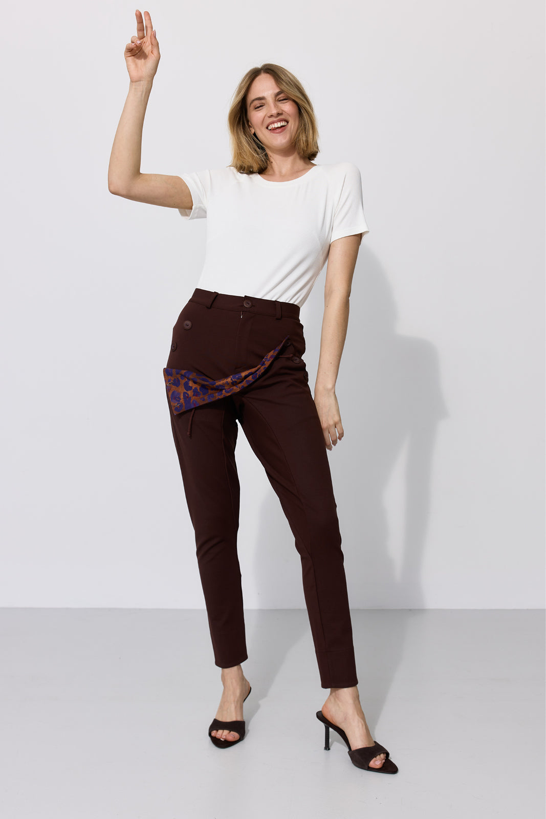MADOXY espresso & print leo burgundy