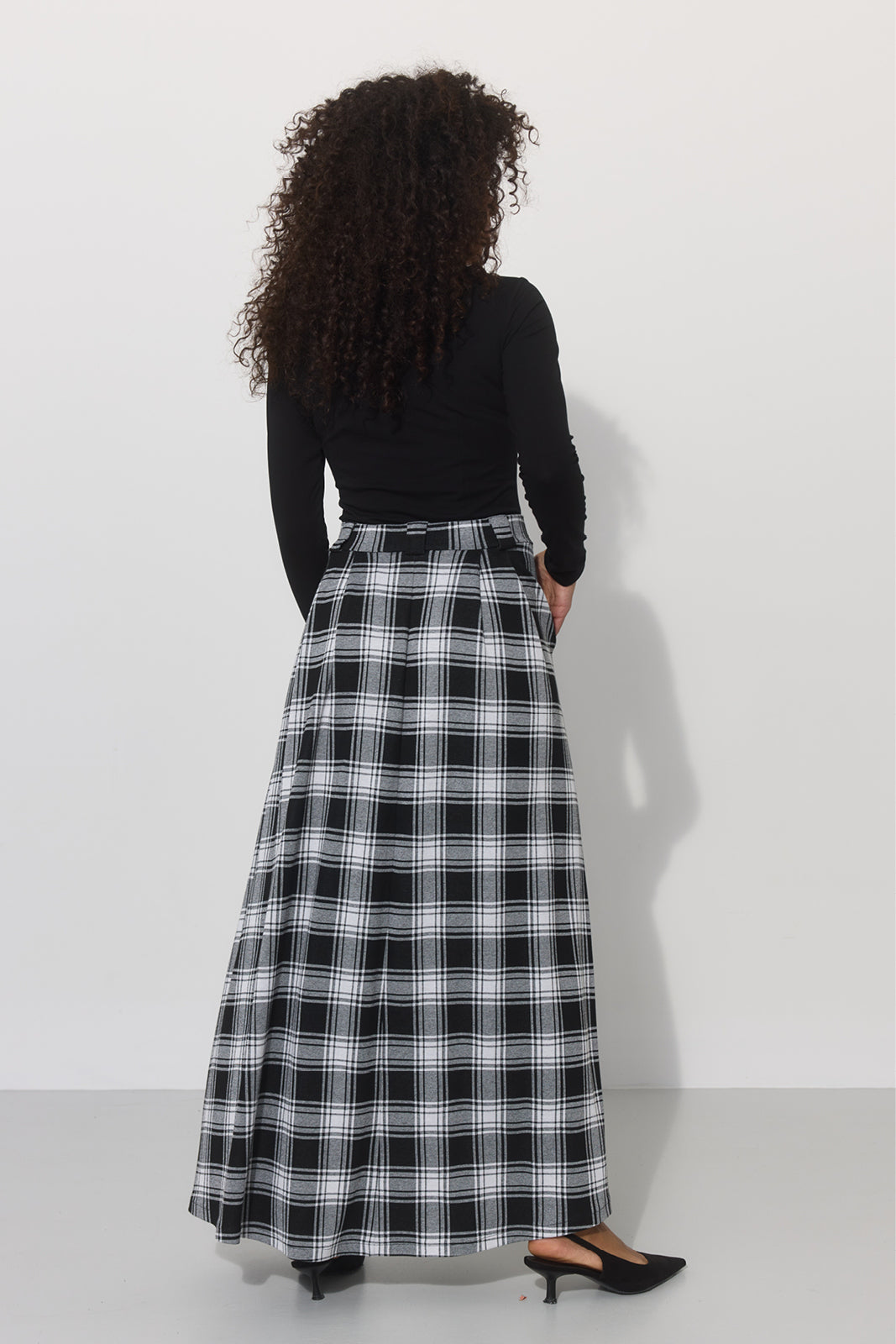 SPÓDNICA GARNITUROWA MAXI krata czarno-biała