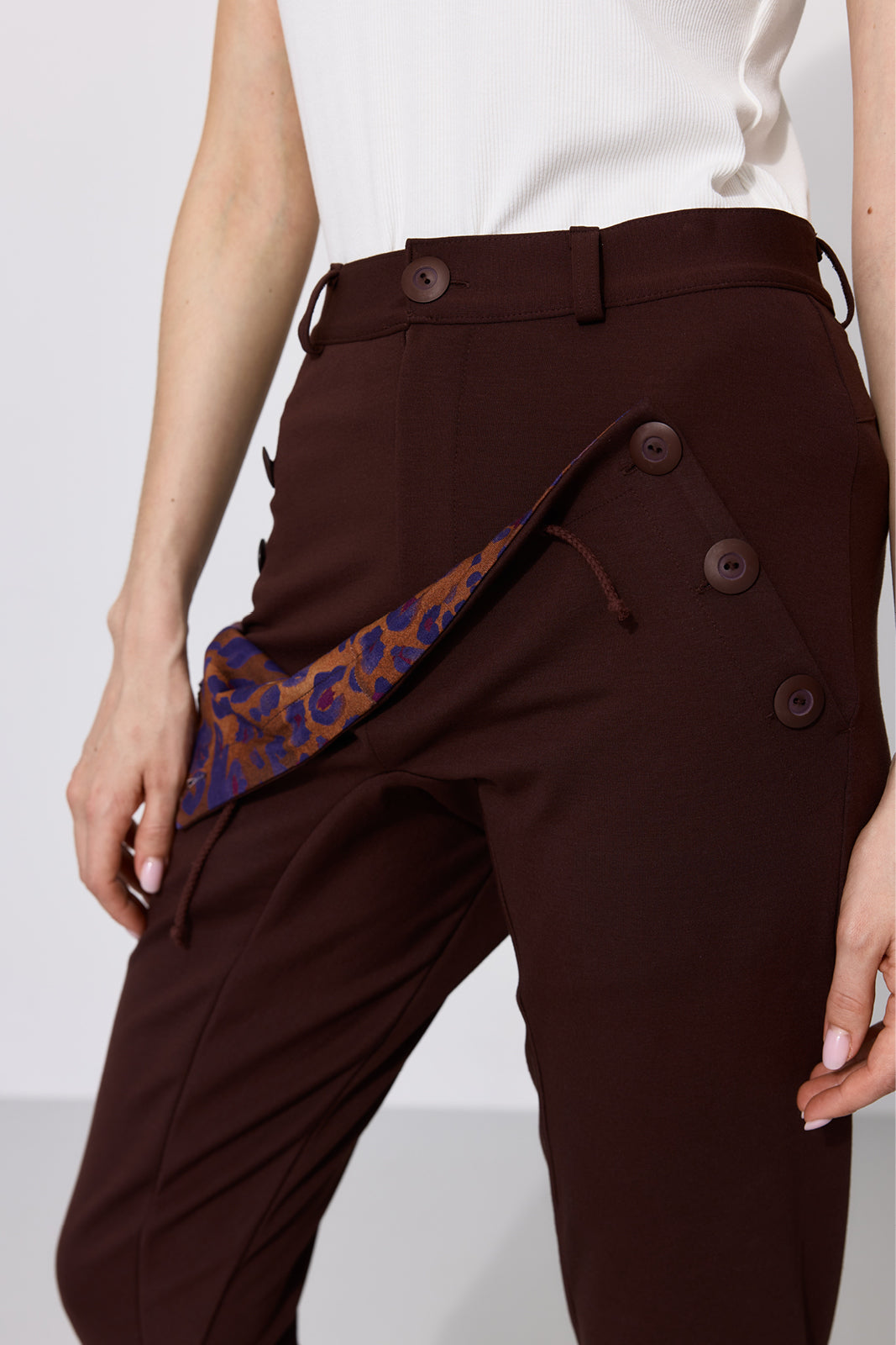 MADOXY espresso & print leo burgundy
