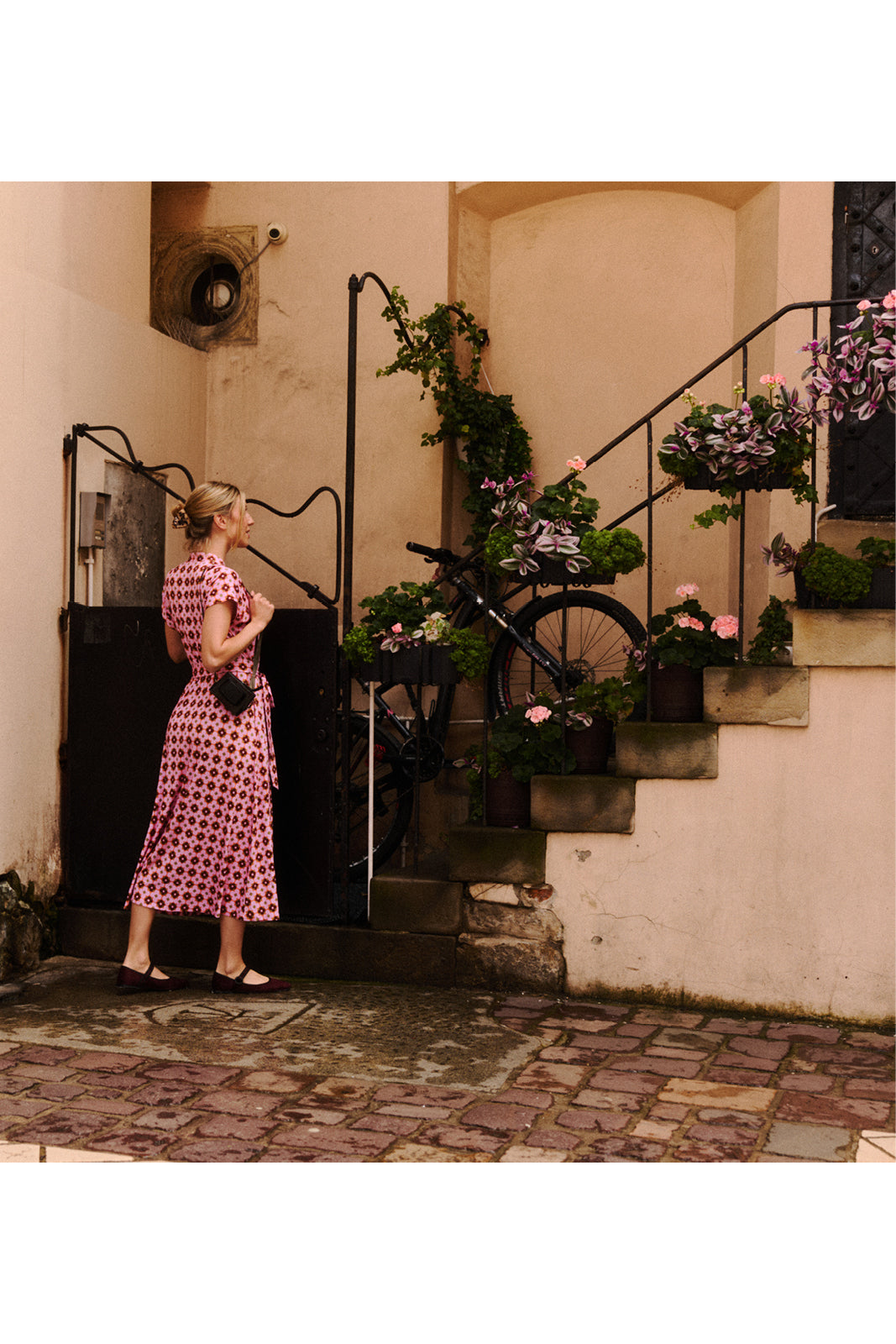Sukienka JUTRO BĘDZIE NASZE print The Best of the 70s Small Flowers