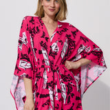 Różowy kimono z graficznym wzorem, stylowa sukienka na co dzień, modna odzież damska z kulturą i sztuką