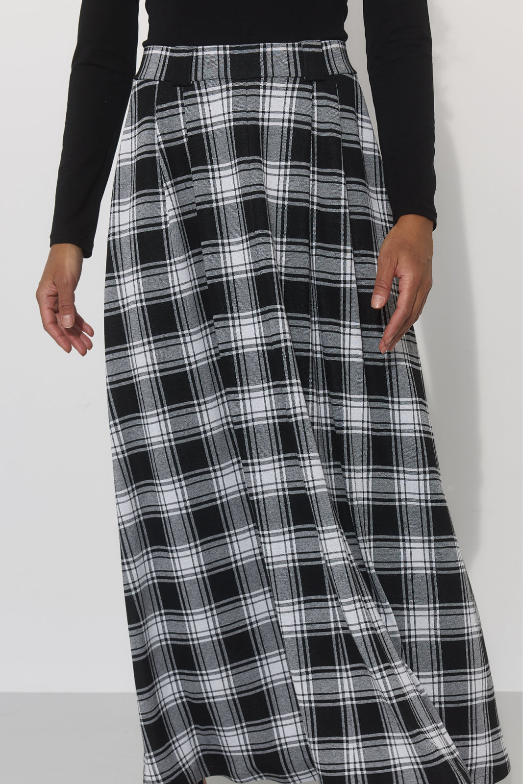 SPÓDNICA GARNITUROWA MAXI krata czarno-biała