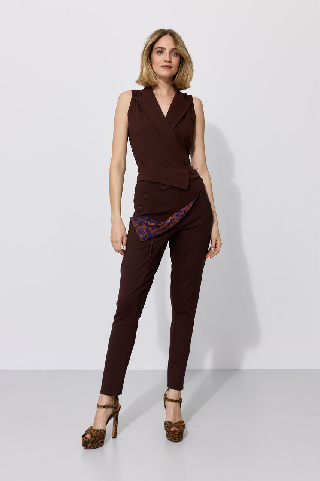 MADOXY espresso & print leo burgundy