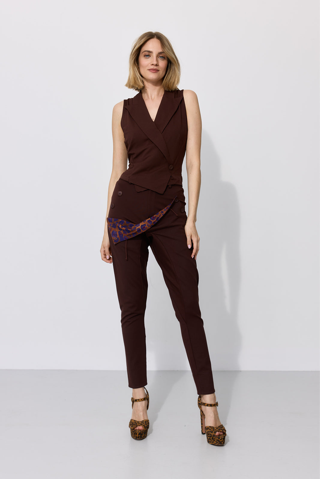 MADOXY espresso & print leo burgundy