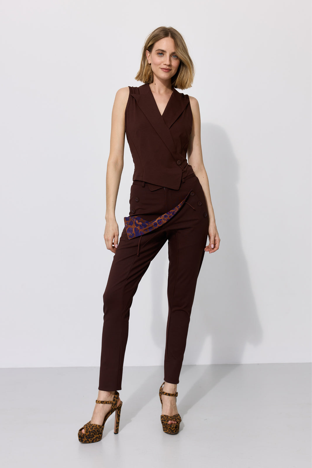 MADOXY espresso & print leo burgundy