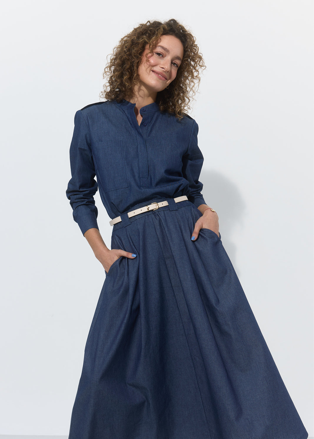 ALA 164 cm<br>redaktorka kulturalna, producentka teledysków dla dzieci, mama<br>spódnica XS|#000000|#ffffff|