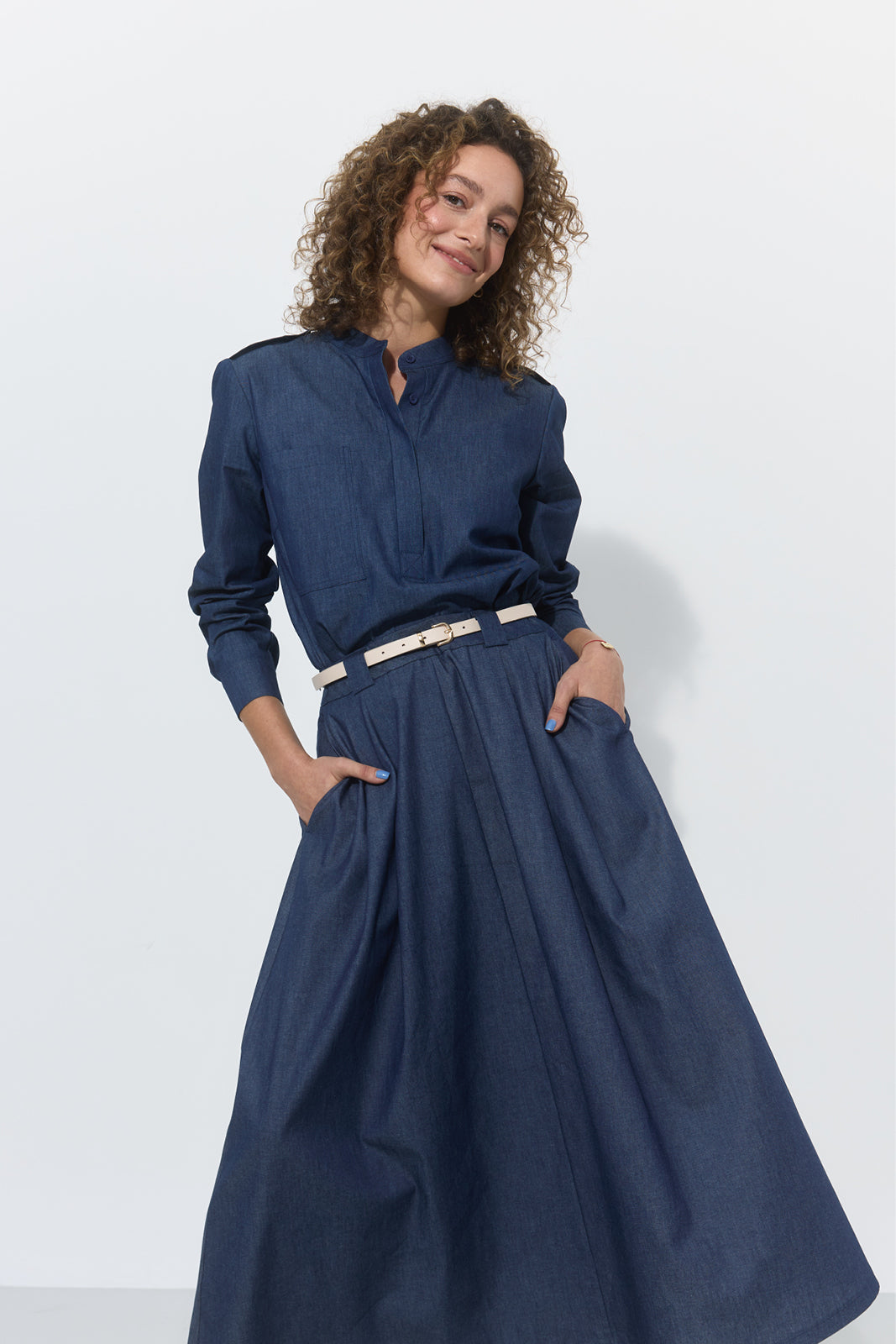 ALA 164 cm redaktorka kulturalna, producentka teledysków dla dzieci, mama spódnica XS