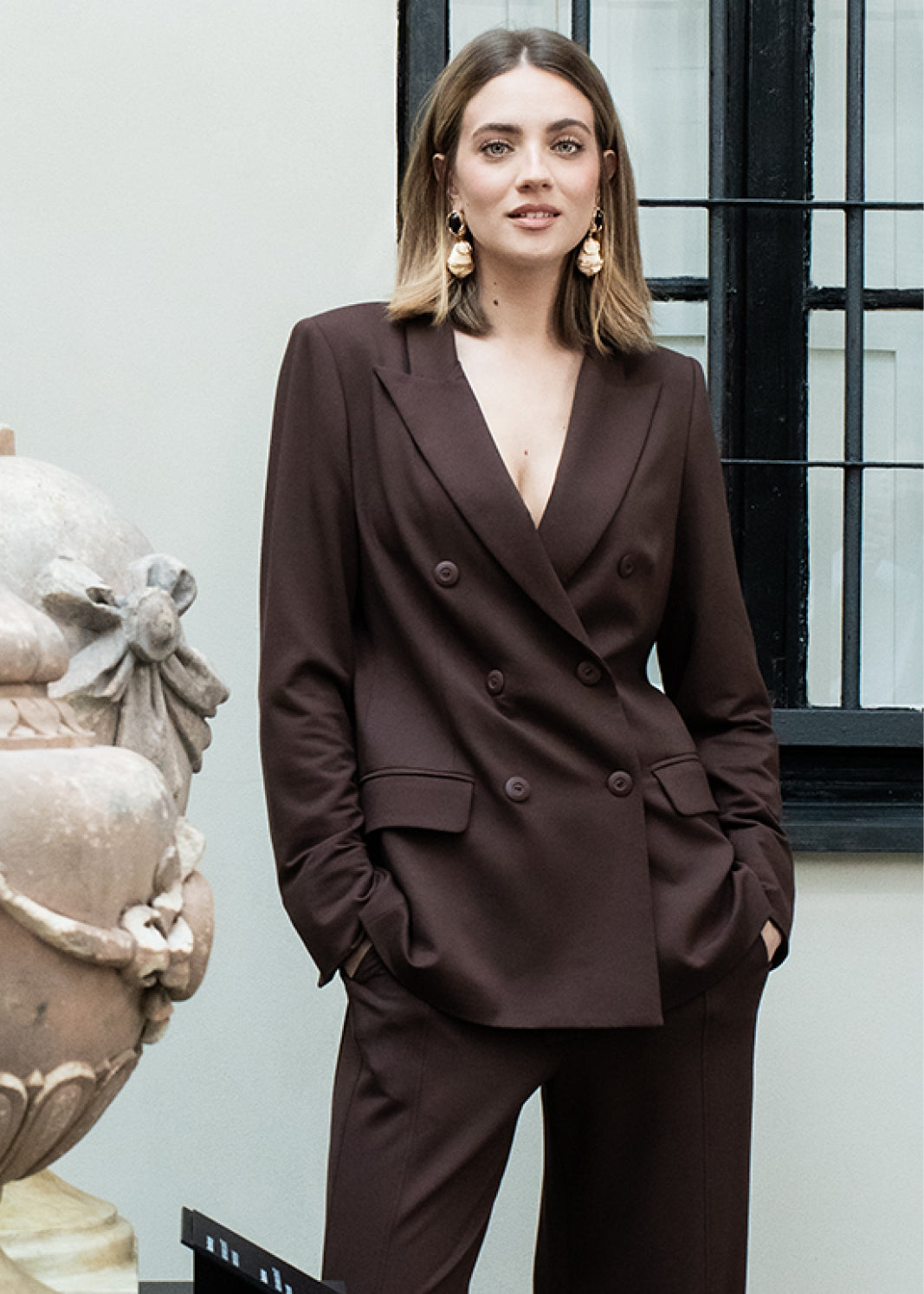 JULIE 176 cm
<br>modelka, studentka prawa<br>marynarka XS|#000000|#ffffff| 
