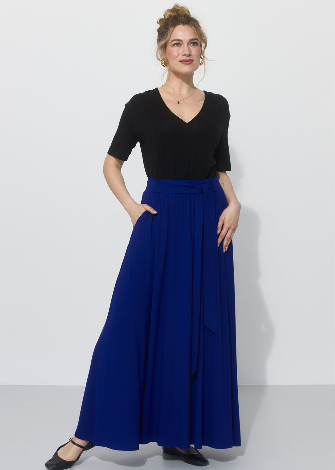 KINGA 175 cm<br>linergistka, modelka<br>spódnica S|#000000|#ffffff| 