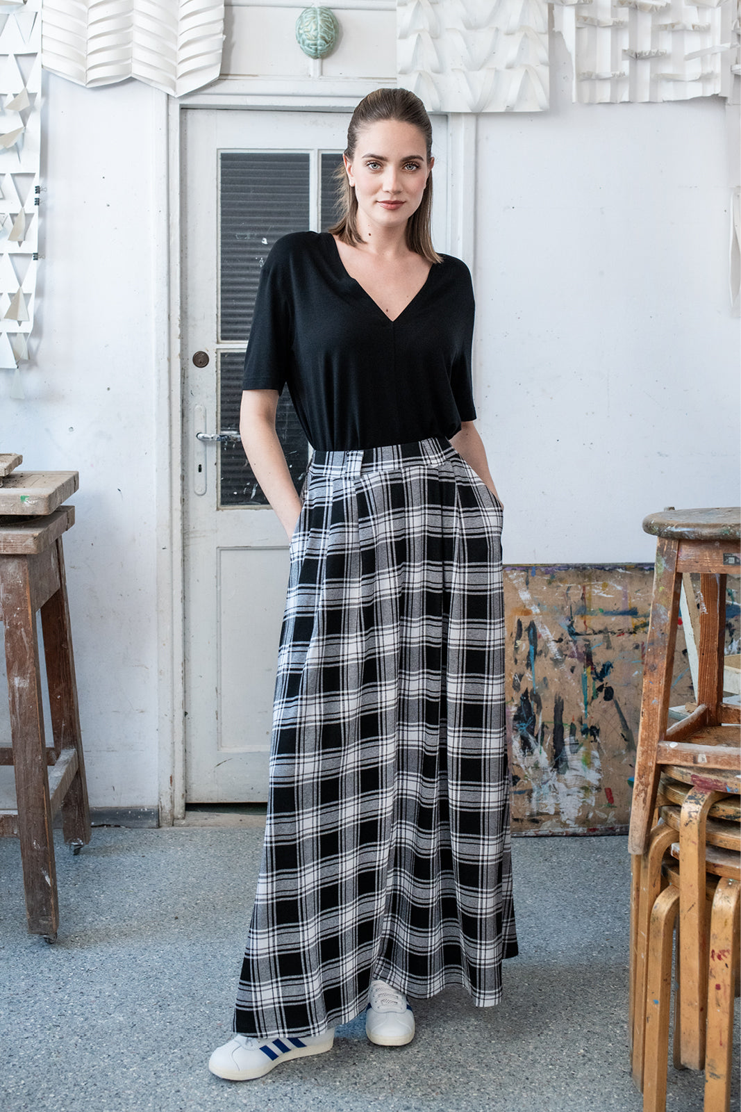 SPÓDNICA GARNITUROWA MAXI krata czarno-biała