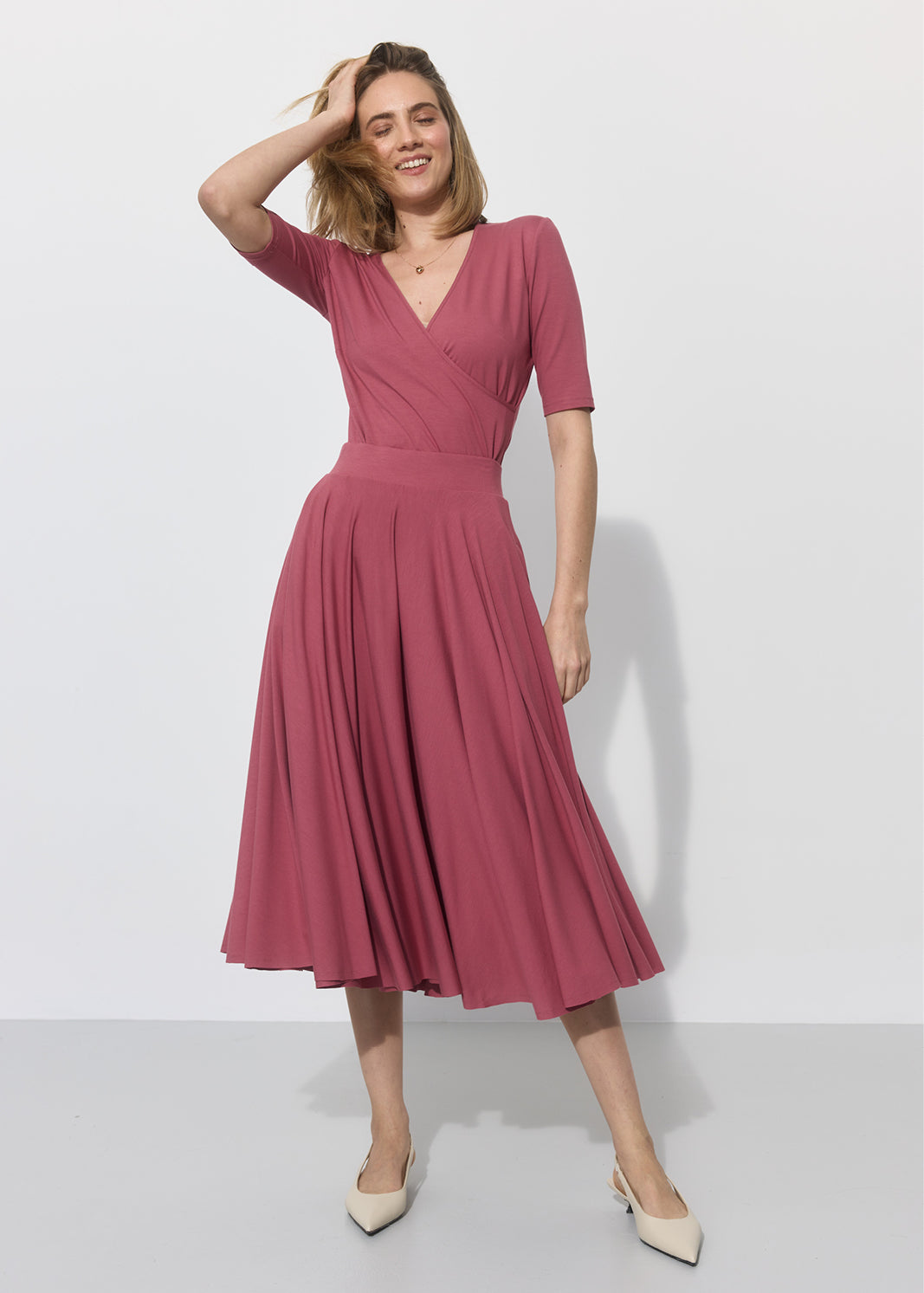 JULIE 176 cm
<br>modelka, studentka prawa<br>spódnica XS|#000000|#ffffff| 