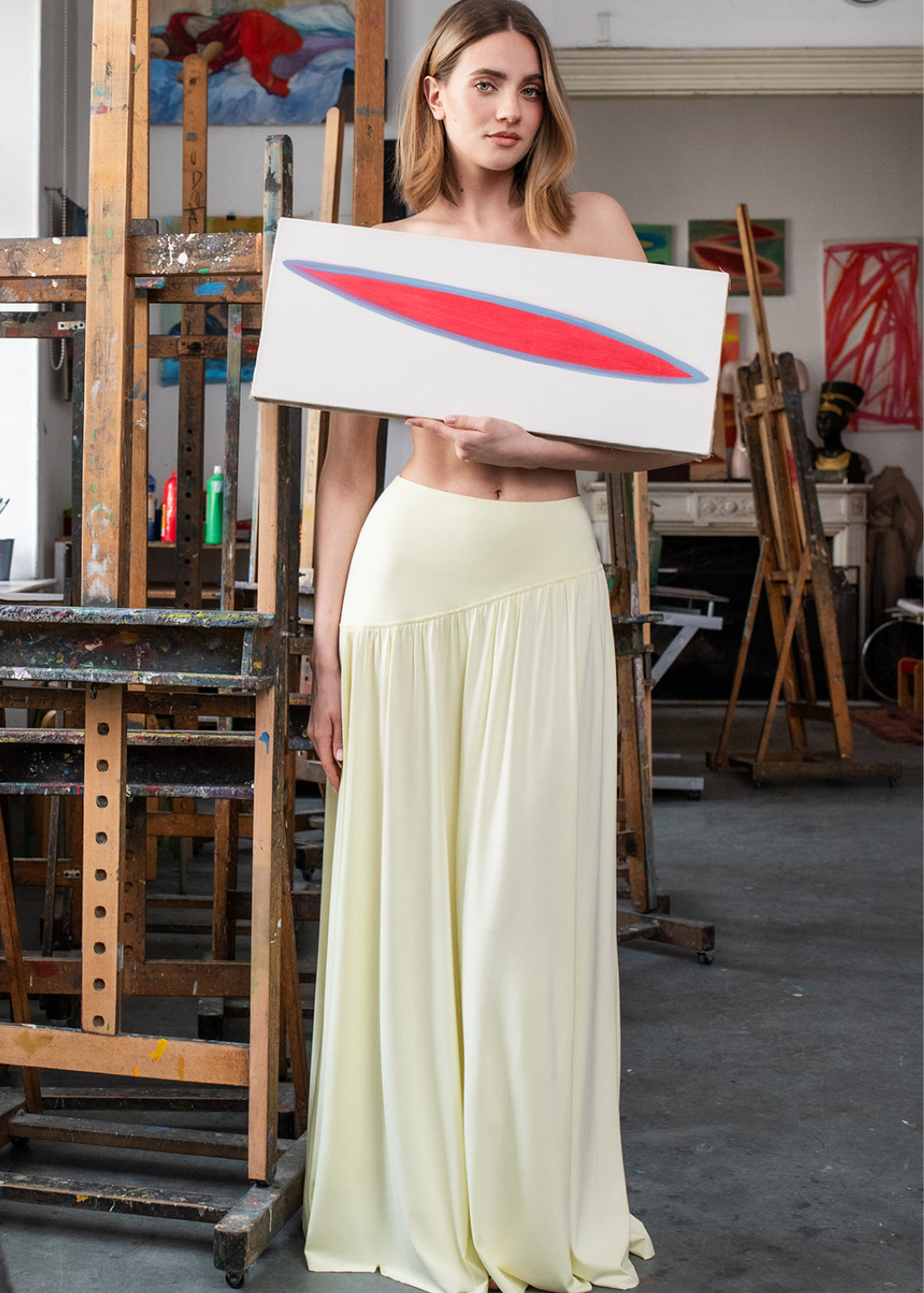 JULIE 176 cm<br>modelka, studentka prawa<br>spódnica XS|#000000|#ffffff|