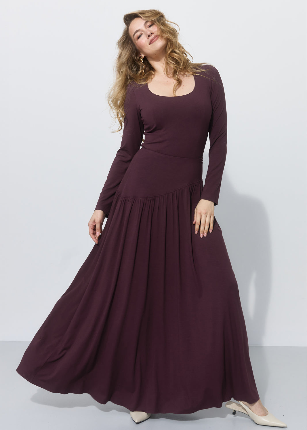 KINGA 175 cm<br>linergistka, modelka<br>spódnica XS|#000000|#ffffff|