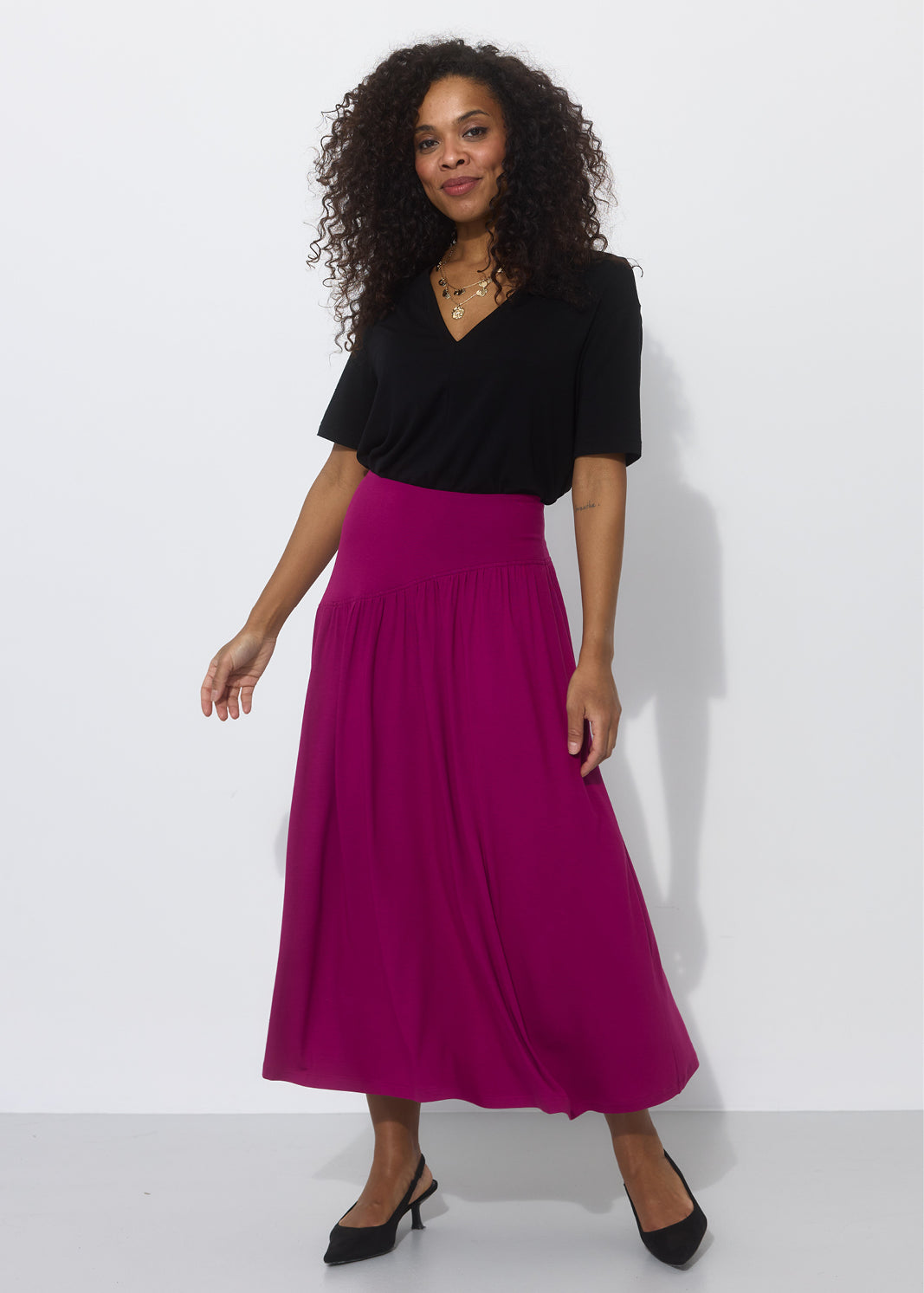 AMINA 175 cm<br>kosmetolożka, modelka<br>spódnica XS|#000000|#ffffff|