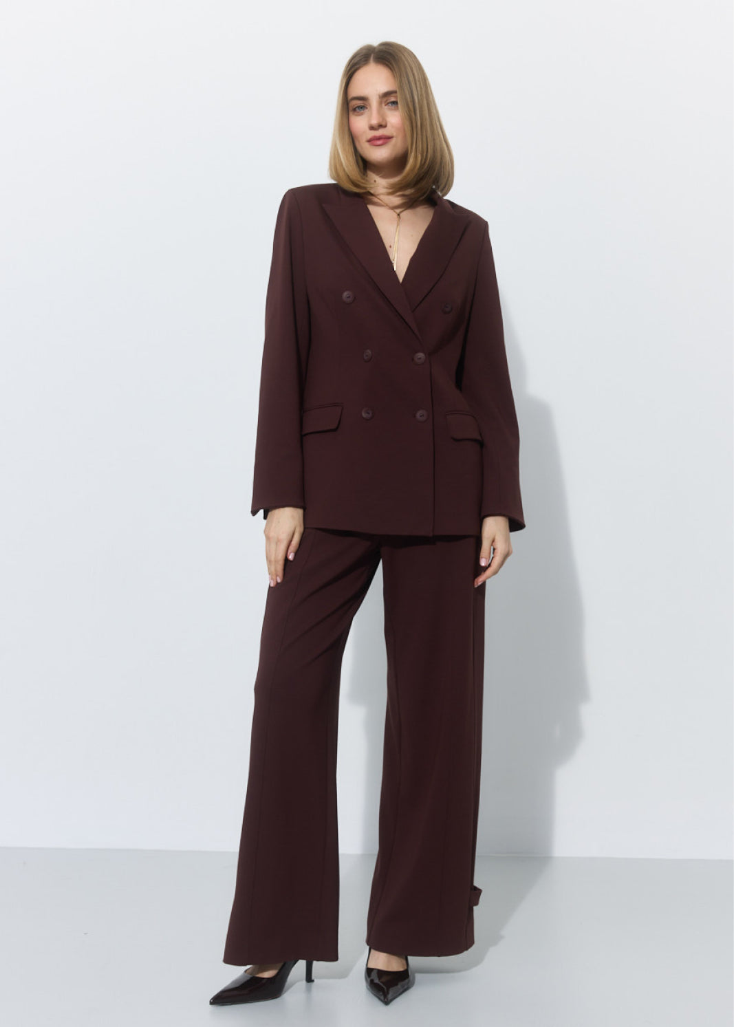 JULIE 176 cm
<br>modelka, studentka prawa<br>spodnie XS|#000000|#ffffff| 