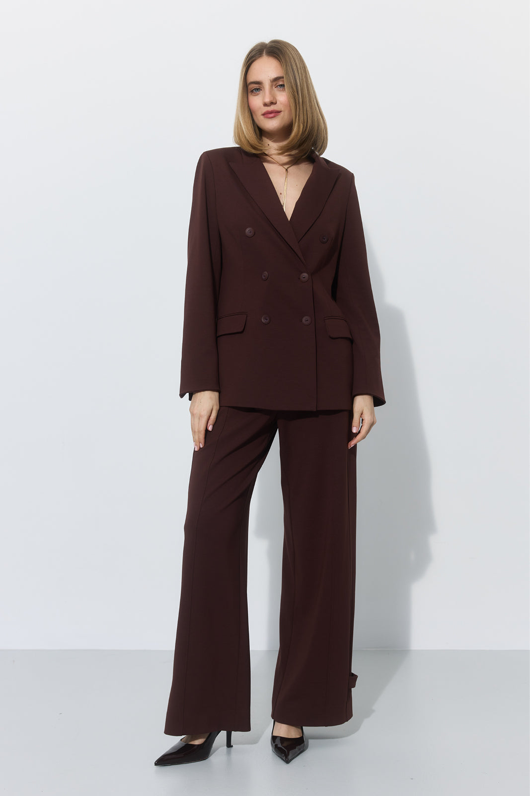 JULIE 176 cm
<br>modelka, studentka prawa<br>spodnie XS|#000000|#ffffff| 