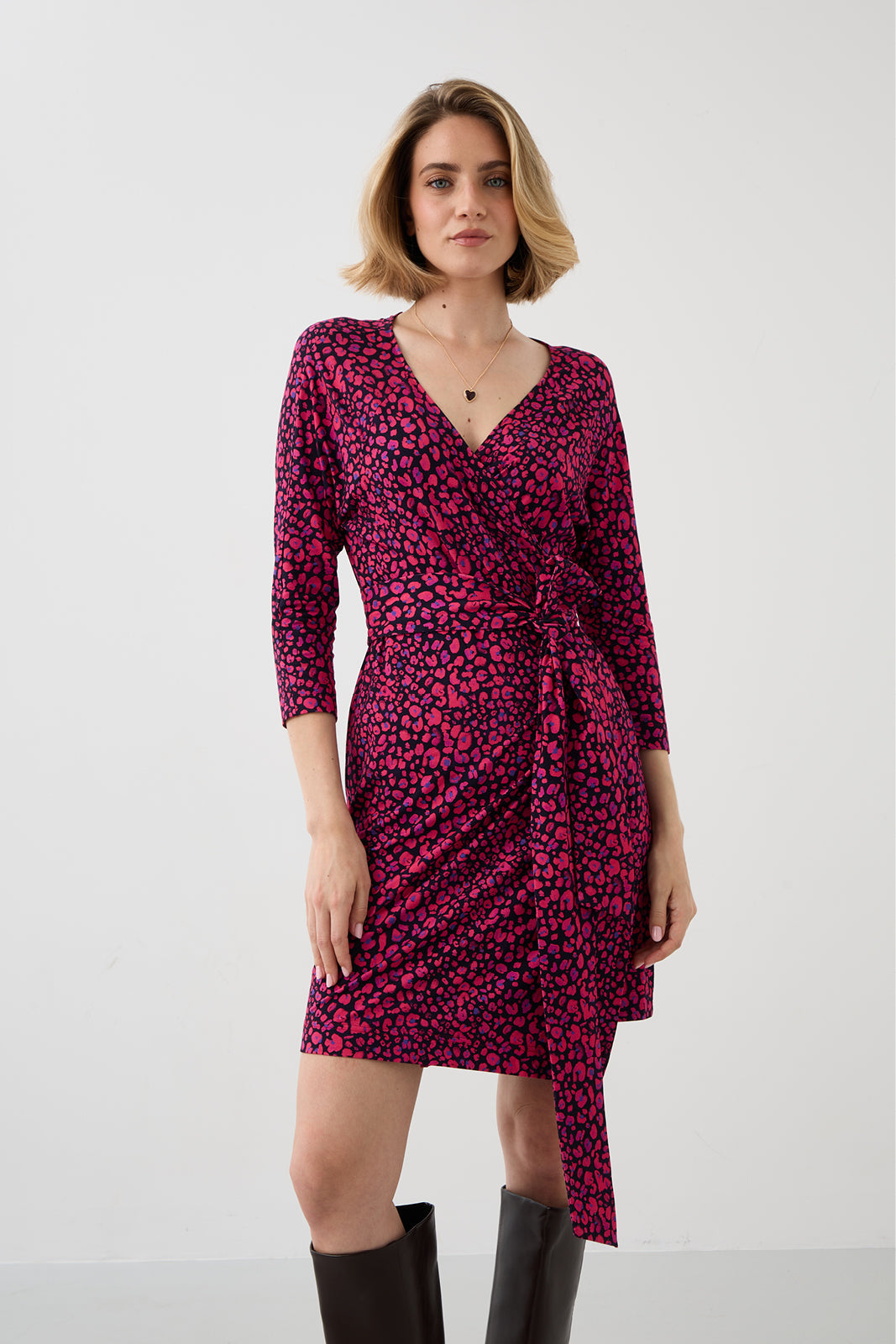 Sukienka BOGINI PRZED KOLANO print mini leo pink & art blue