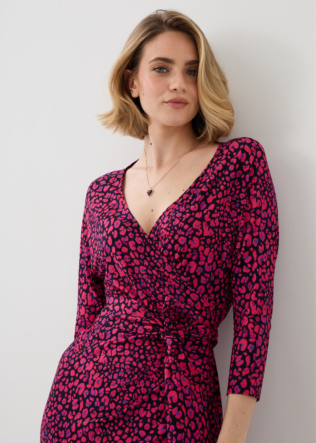 Sukienka BOGINI PRZED KOLANO print mini leo pink & art blue