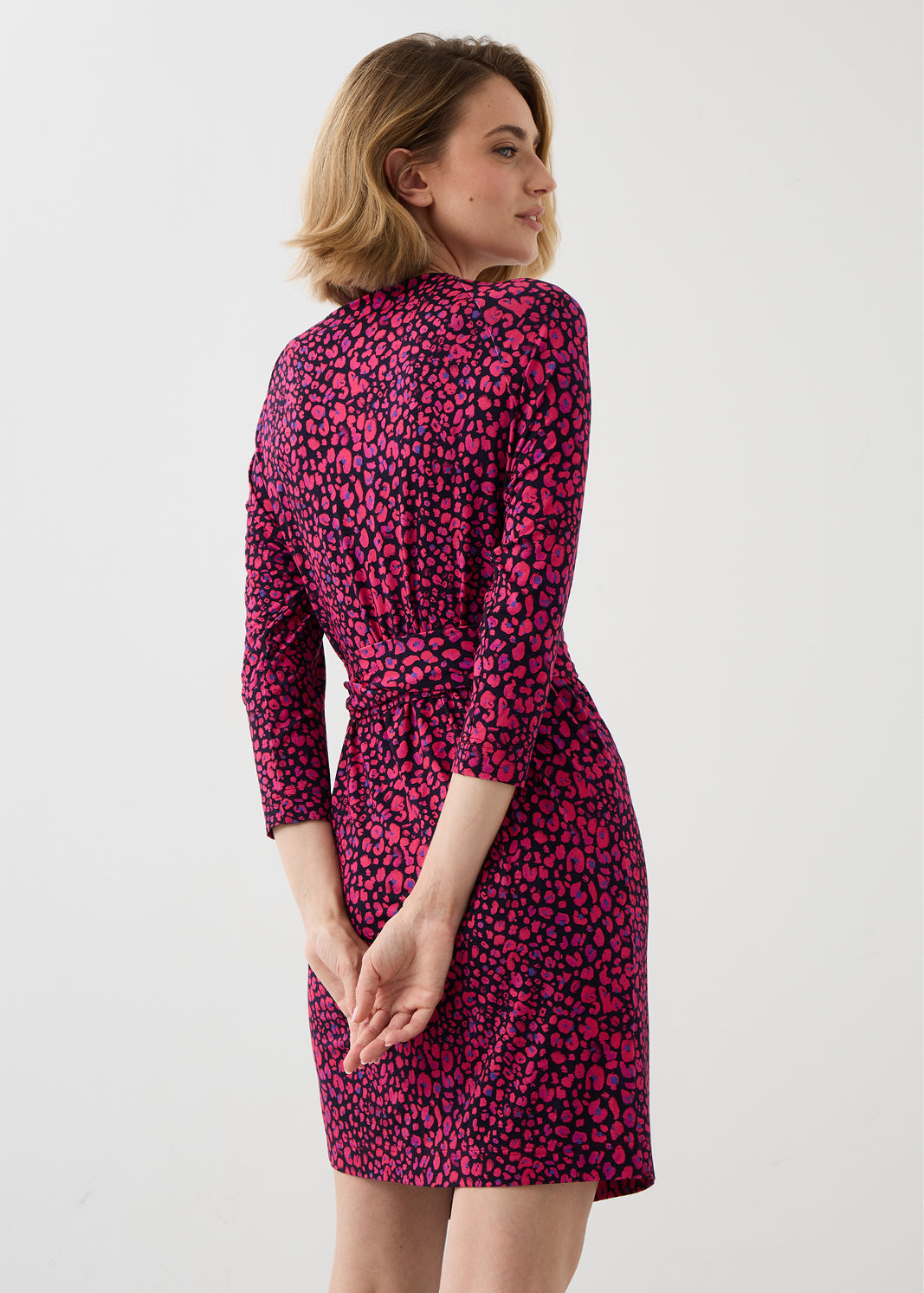 Sukienka BOGINI PRZED KOLANO print mini leo pink & art blue