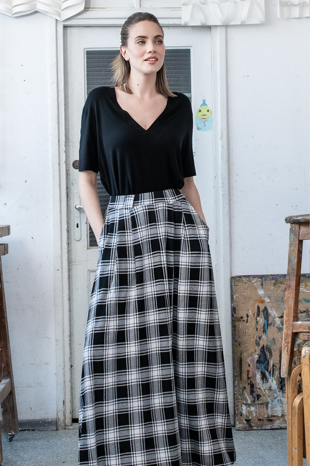 SPÓDNICA GARNITUROWA MAXI krata czarno-biała