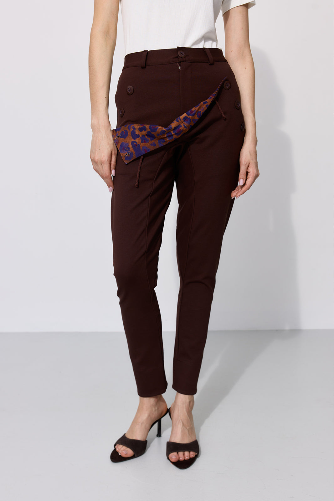 MADOXY espresso & print leo burgundy