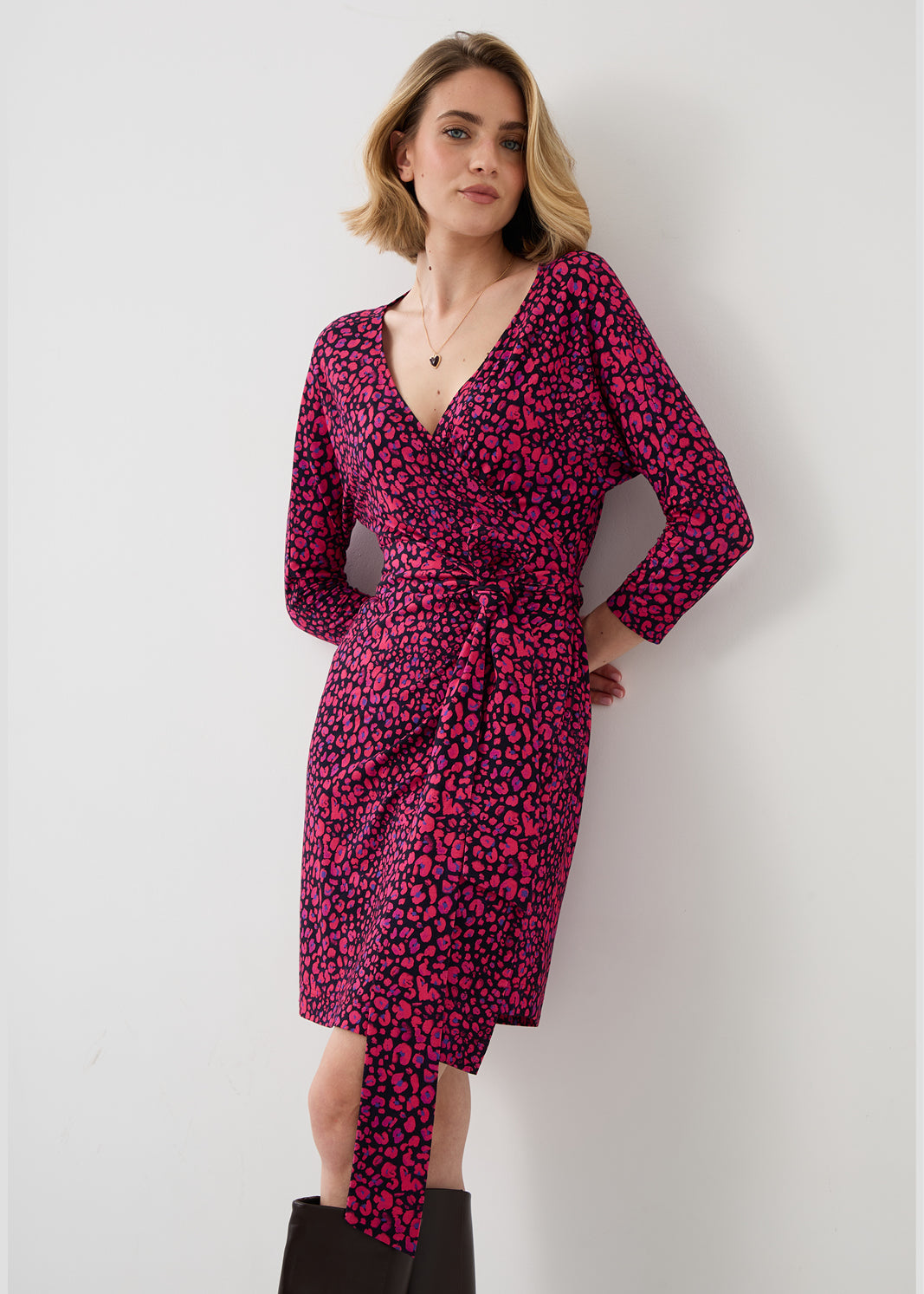 Sukienka BOGINI PRZED KOLANO print mini leo pink & art blue