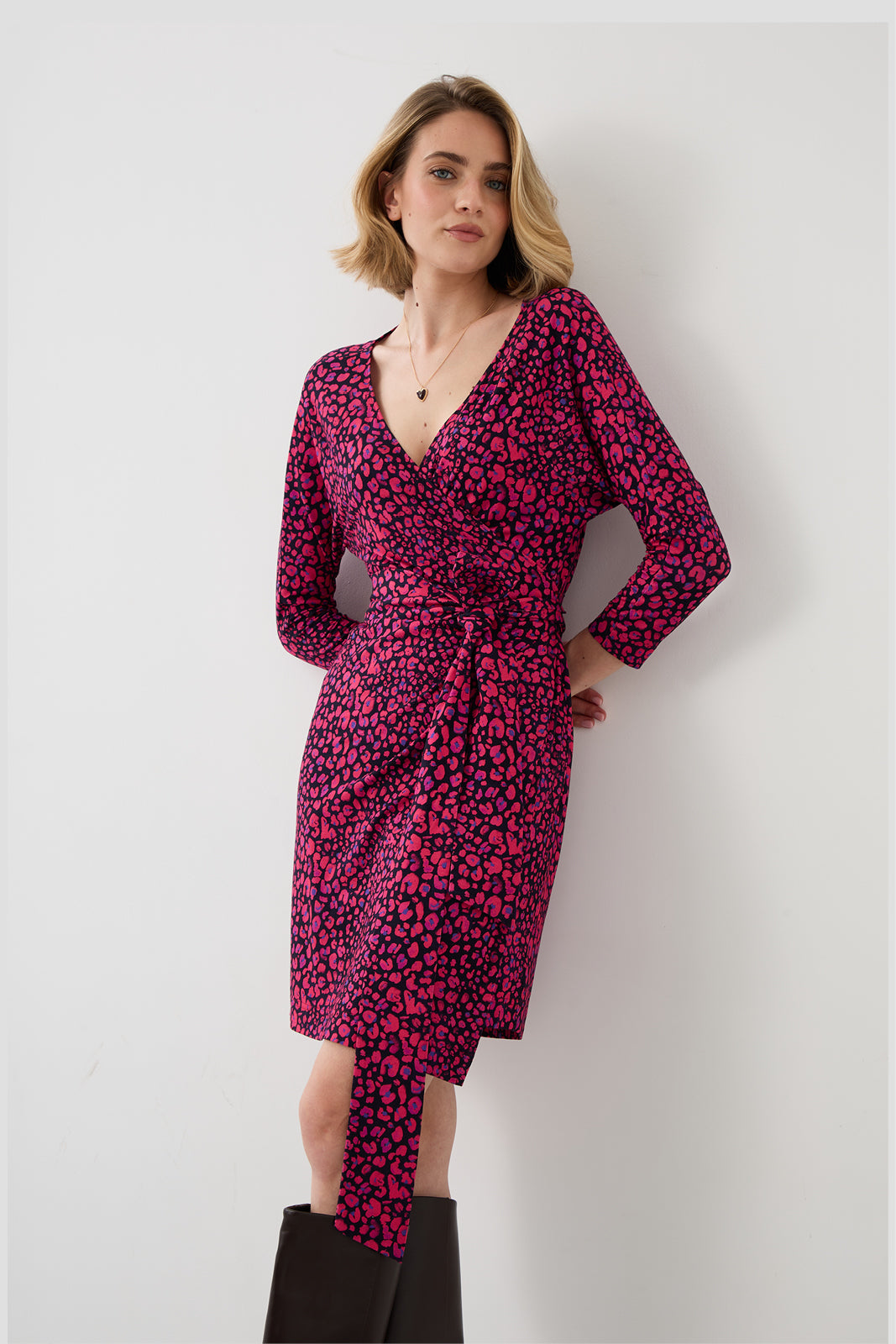 Sukienka BOGINI PRZED KOLANO print mini leo pink & art blue