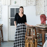 SPÓDNICA GARNITUROWA MAXI krata czarno-biała