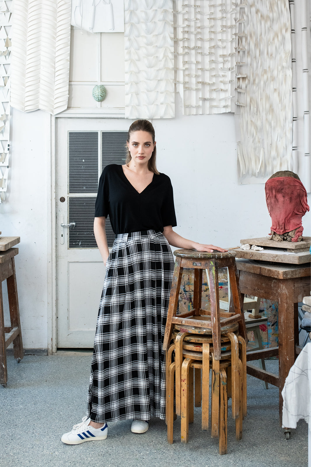 SPÓDNICA GARNITUROWA MAXI krata czarno-biała