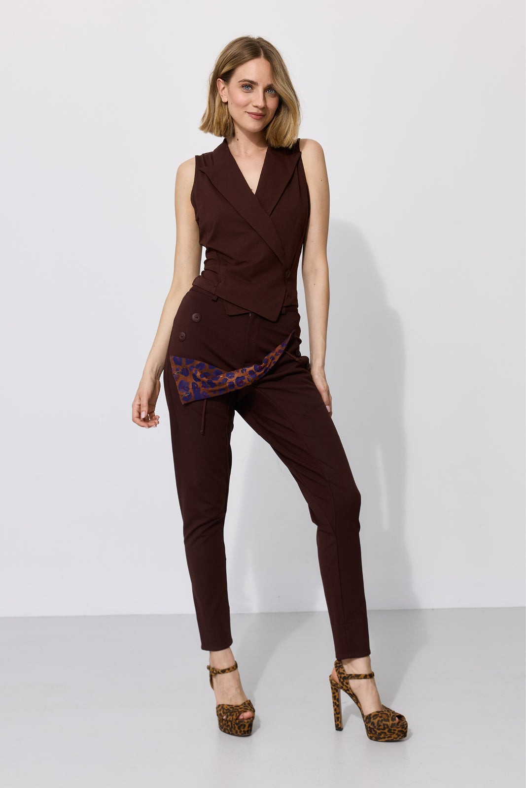 MADOXY espresso & print leo burgundy