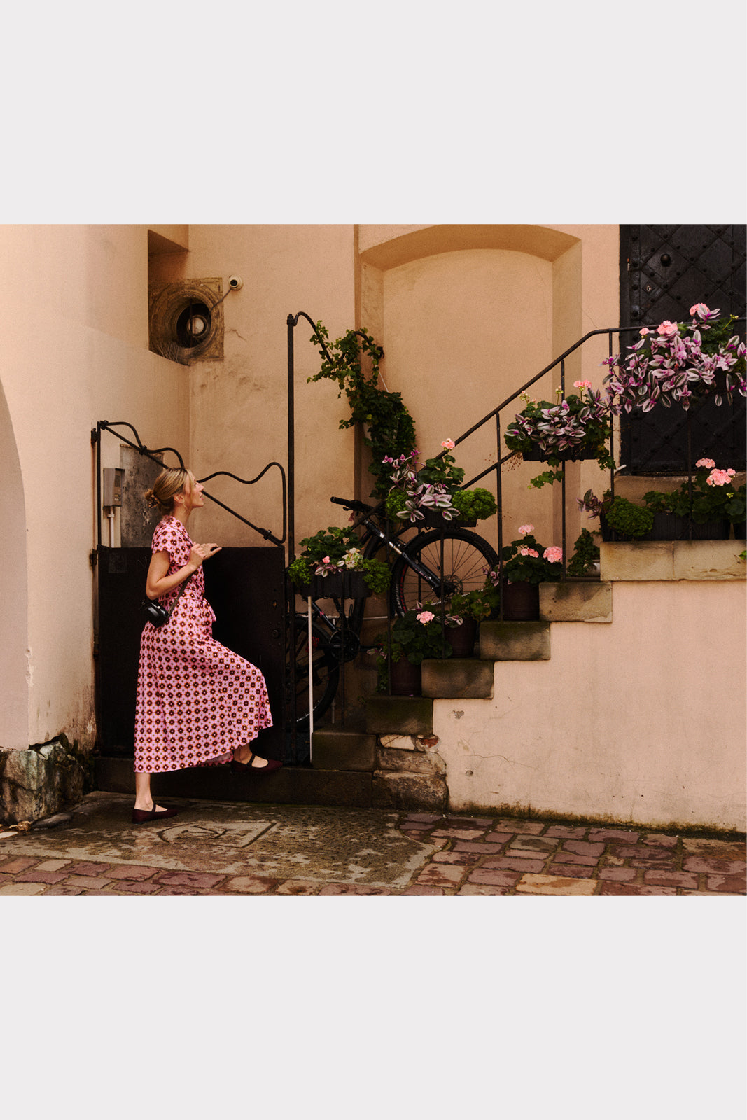 Sukienka JUTRO BĘDZIE NASZE print The Best of the 70s Small Flowers