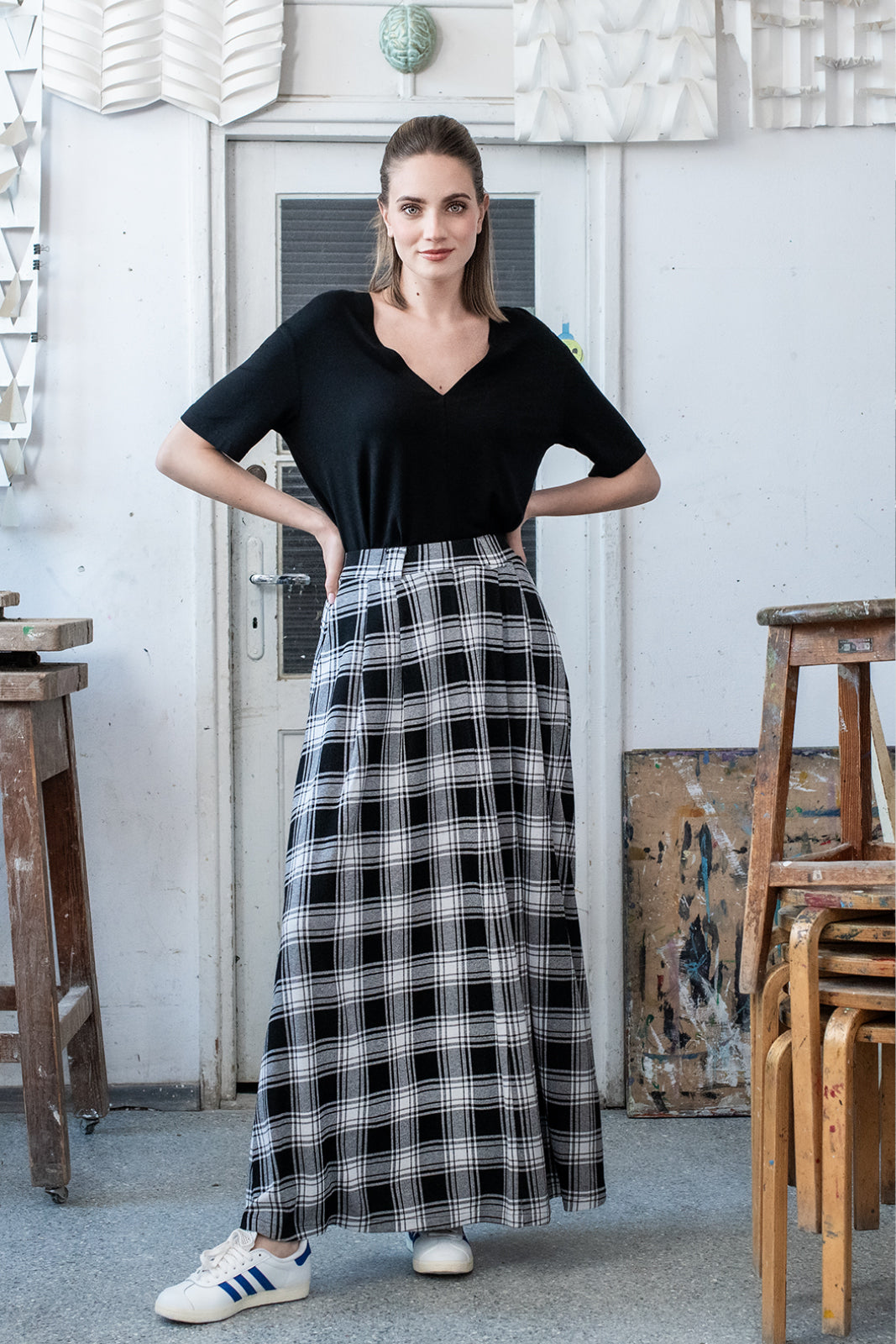 SPÓDNICA GARNITUROWA MAXI krata czarno-biała