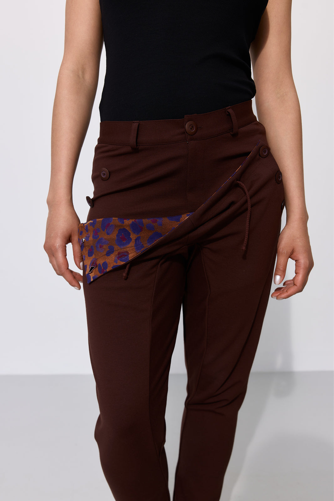 MADOXY espresso & print leo burgundy