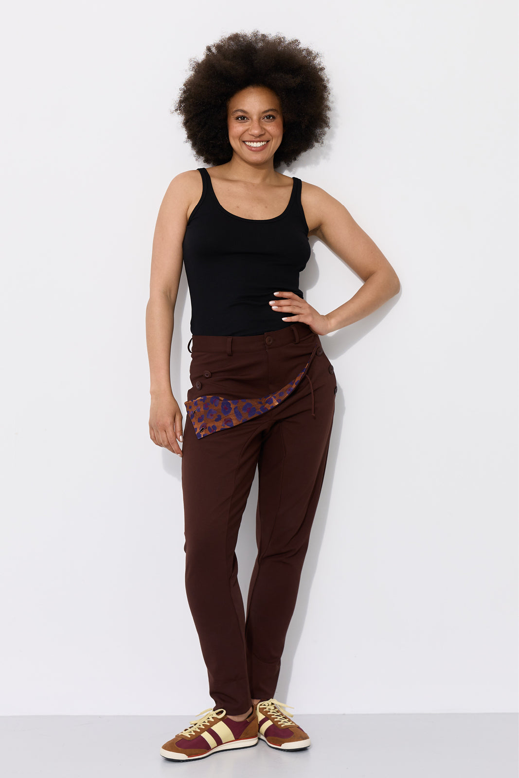 MADOXY espresso & print leo burgundy