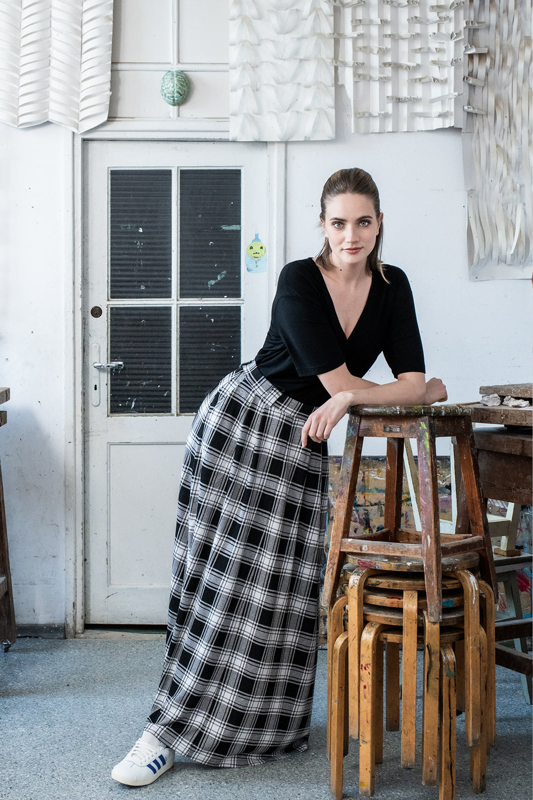 SPÓDNICA GARNITUROWA MAXI krata czarno-biała