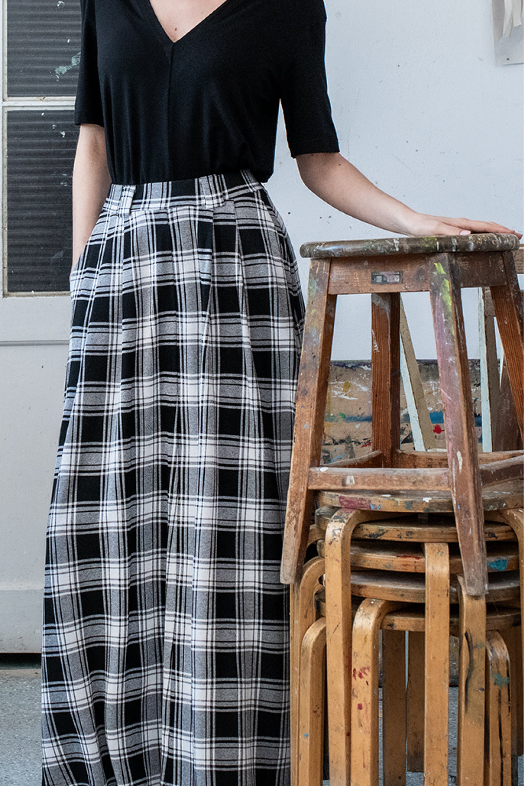 SPÓDNICA GARNITUROWA MAXI krata czarno-biała