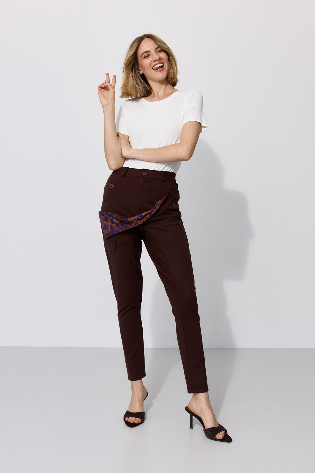 MADOXY espresso & print leo burgundy