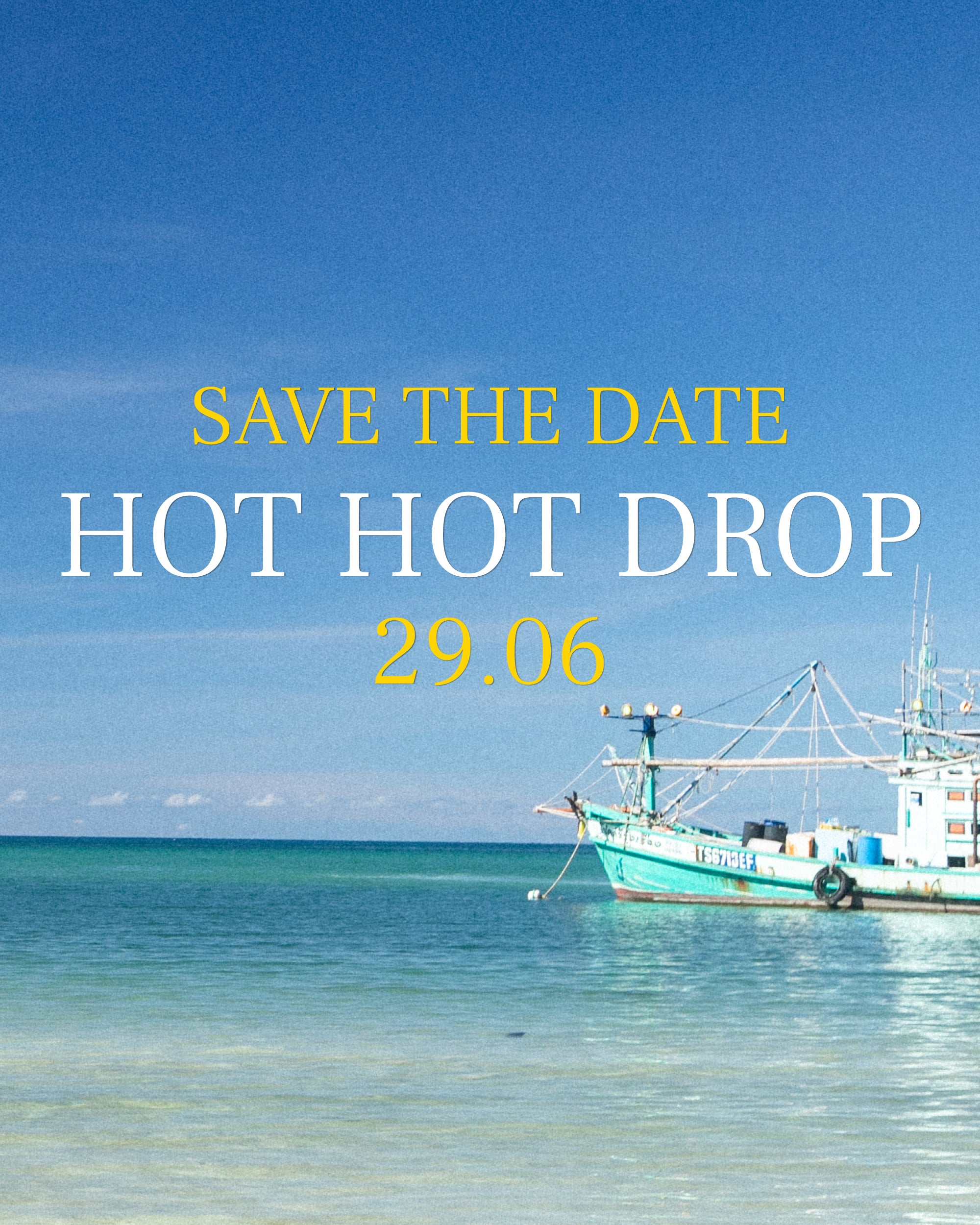Save the Date: Hot Hot Drop 29.06 – łódź na spokojnym morzu pod błękitnym niebem