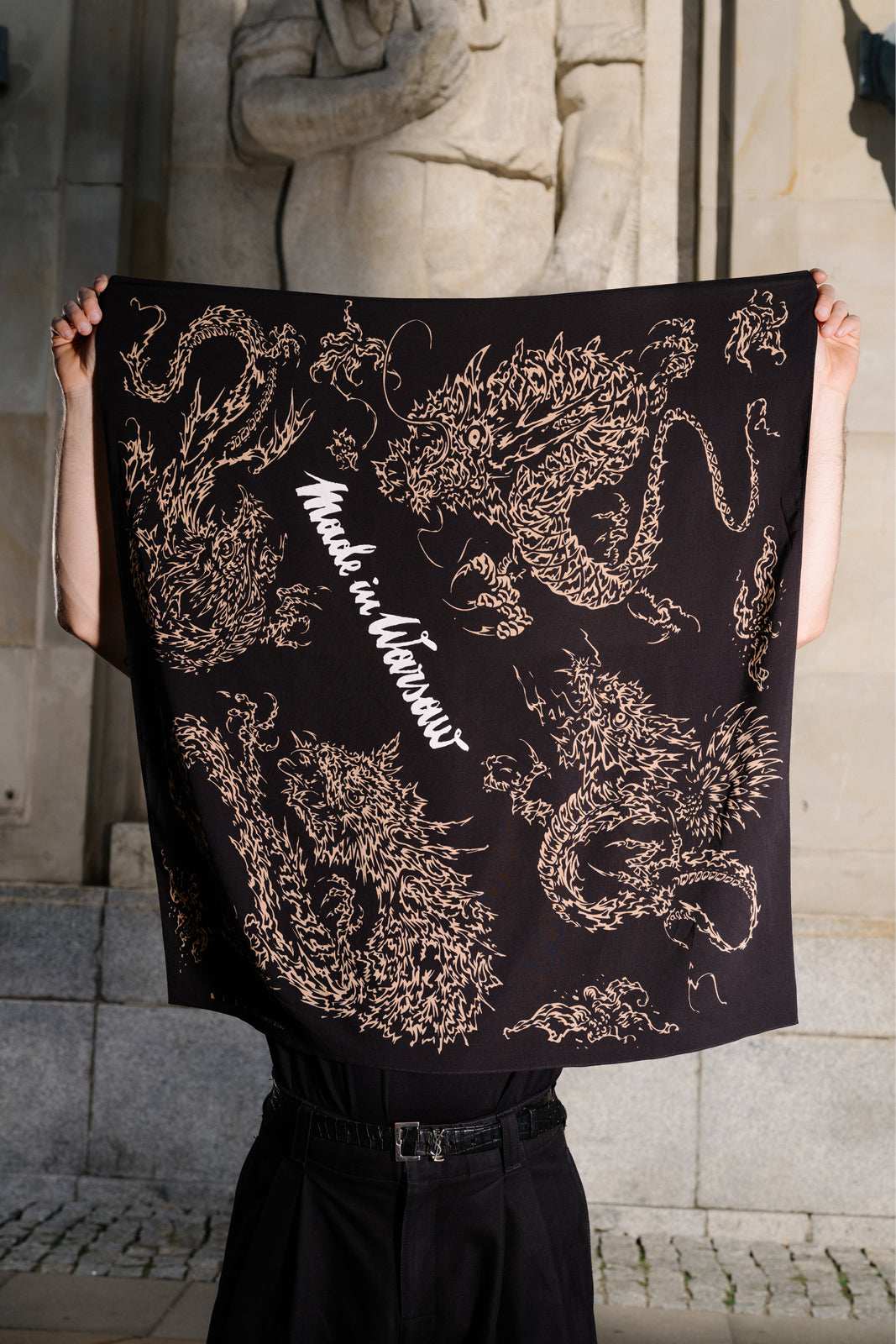 APASZKA print Swanski Studio black & gold