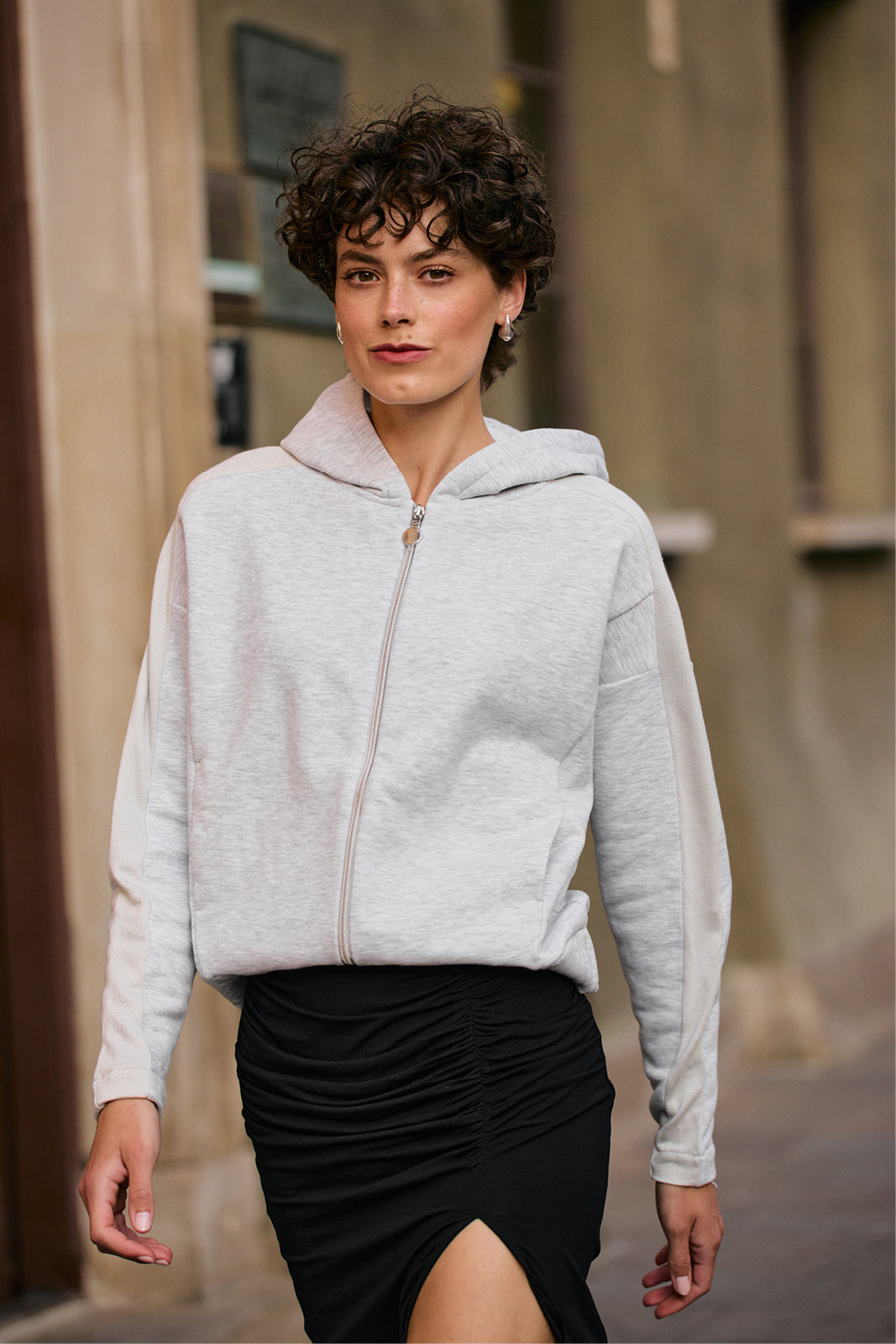 MADE MY DAY jasny szary melanż ze srebrnym lampasem