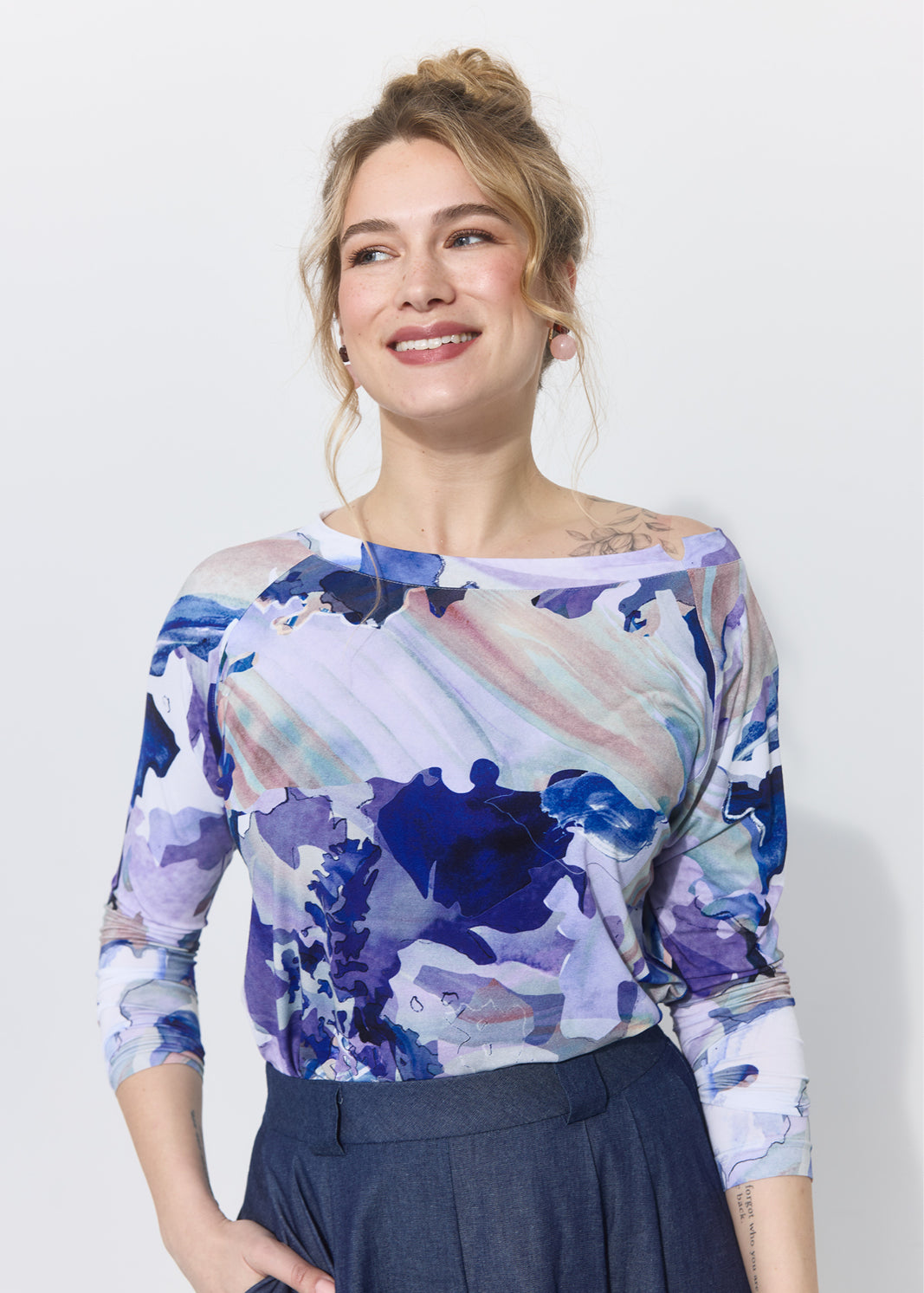 KINGA 175 cm<br>linergistka, modelka<br>bluzka XS|#000000|#ffffff| 