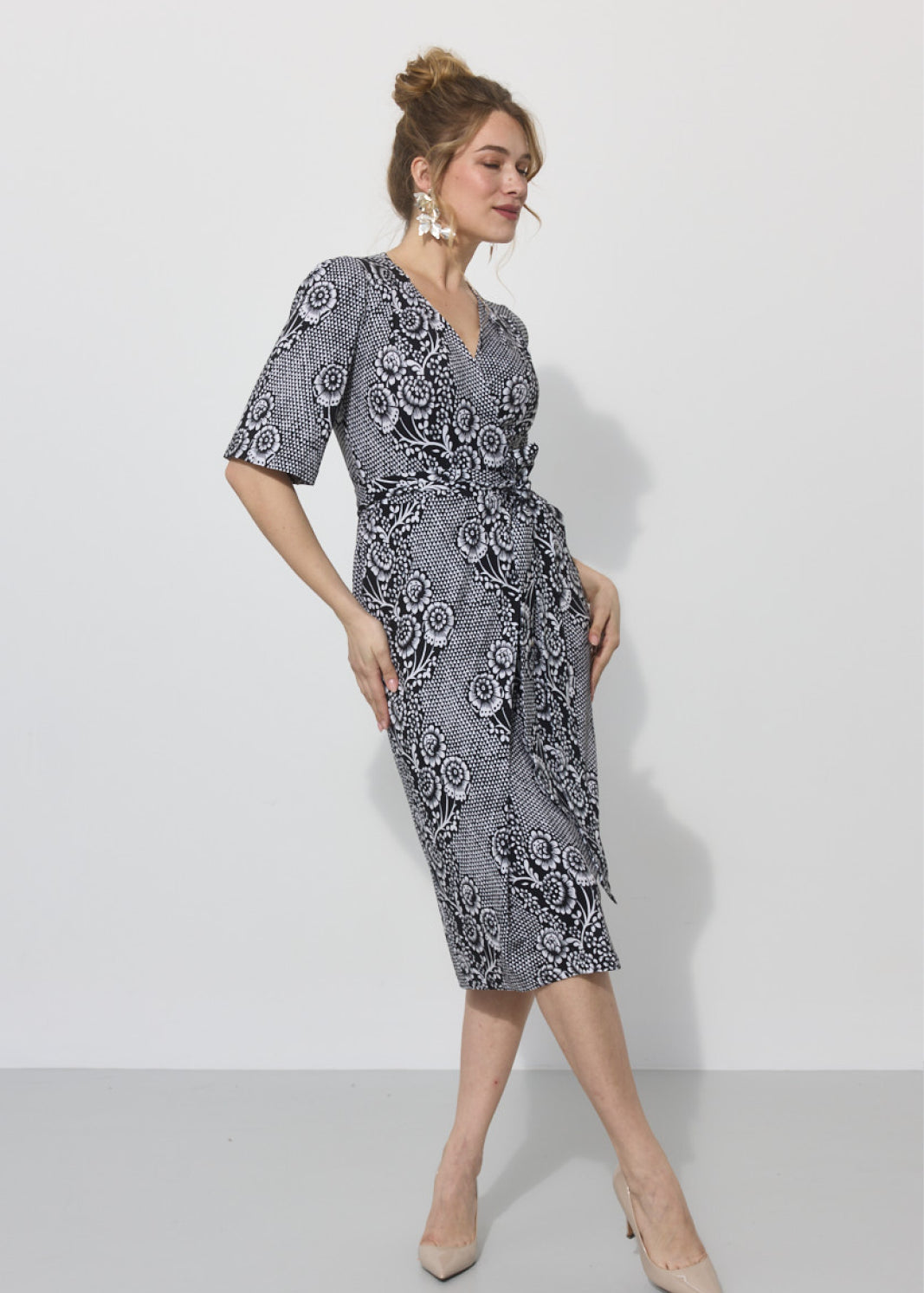 GENIALNA PRZYJACIÓŁKA print koronkowa robota na czerni