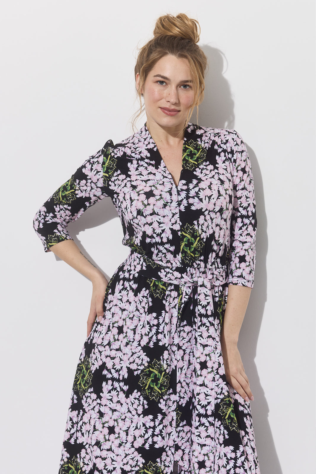 LIBERTY DRESS print lipy i magnolie nocą
