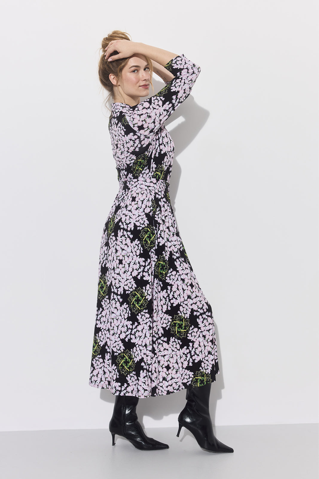 LIBERTY DRESS print lipy i magnolie nocą