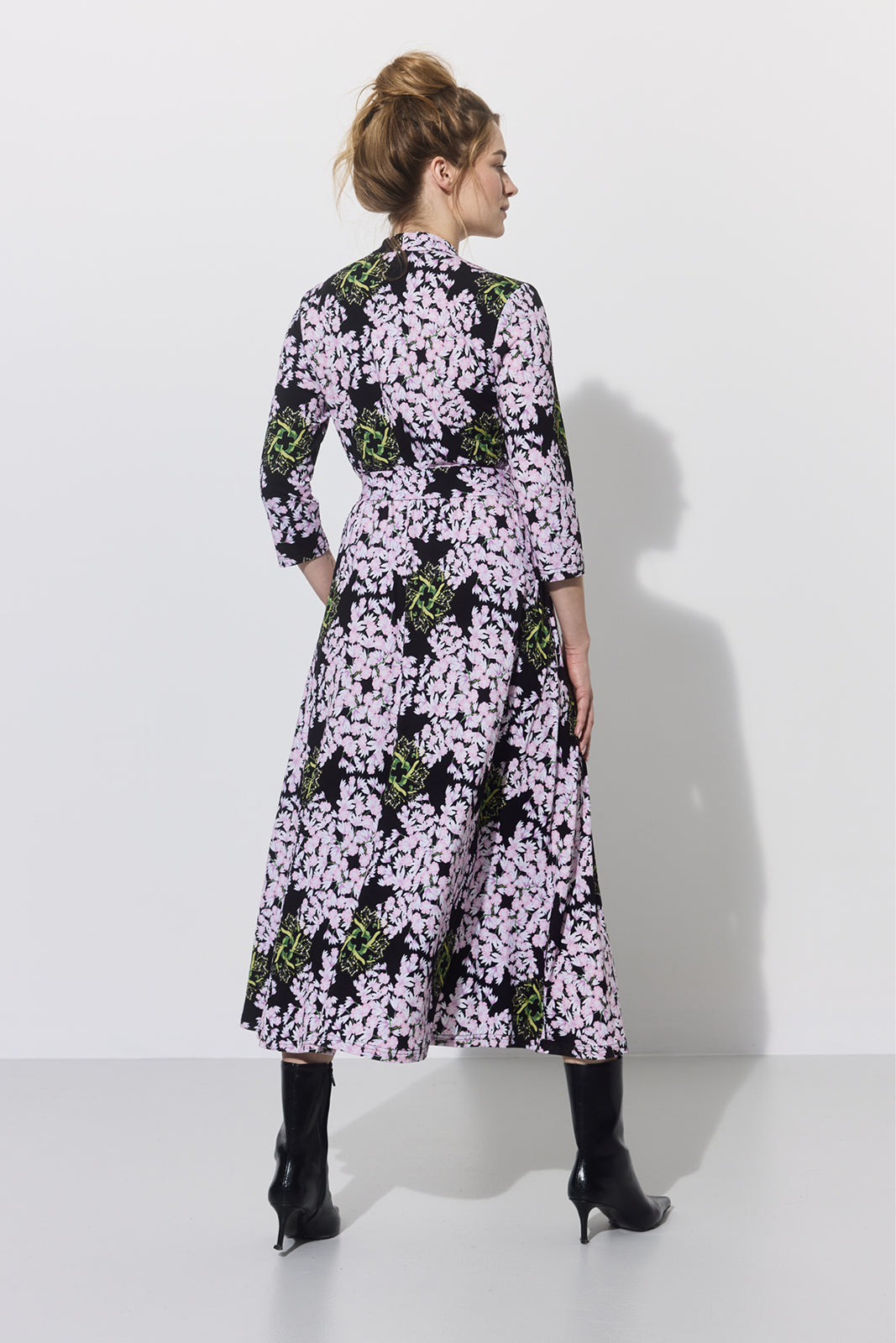 LIBERTY DRESS print lipy i magnolie nocą