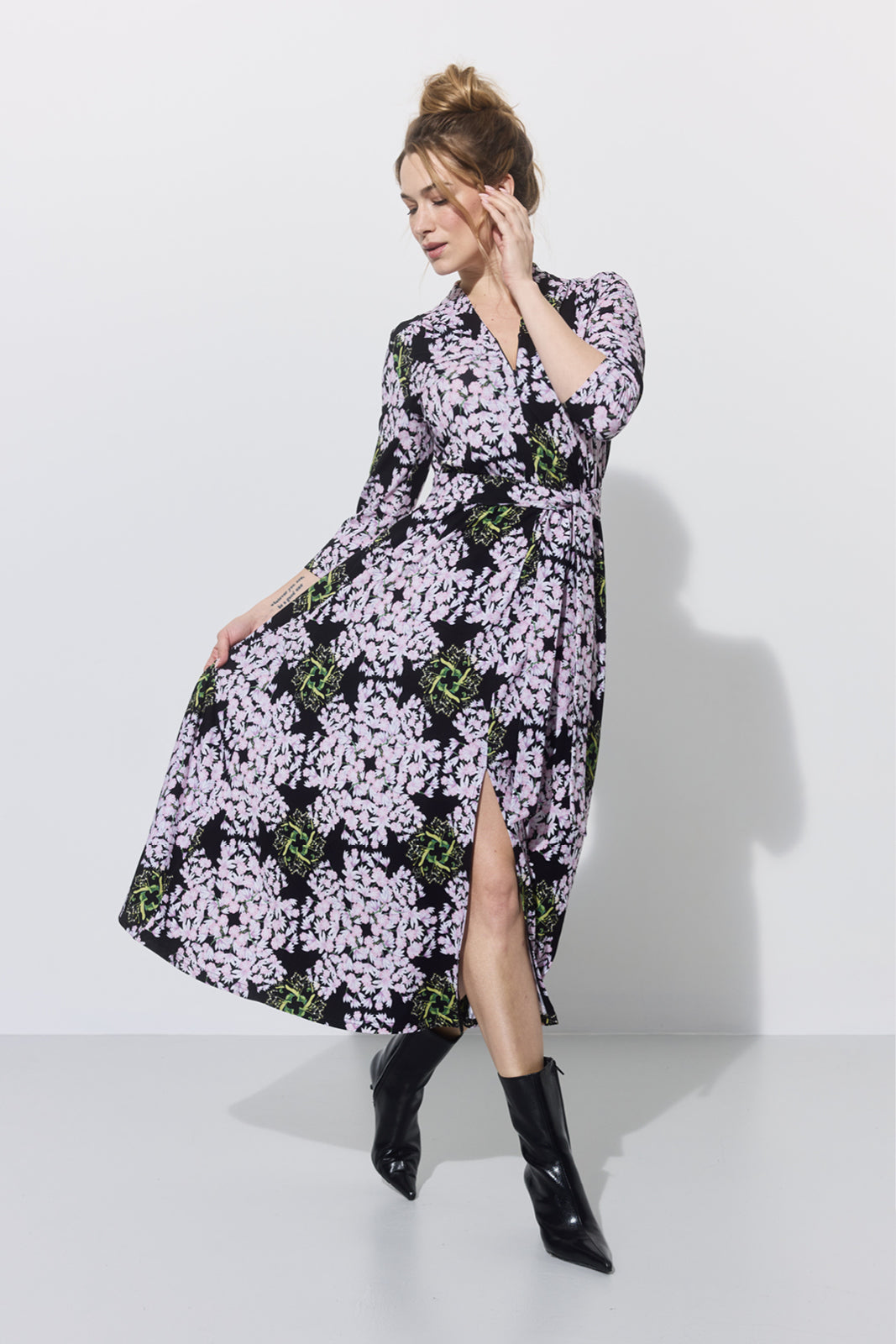 LIBERTY DRESS print lipy i magnolie nocą