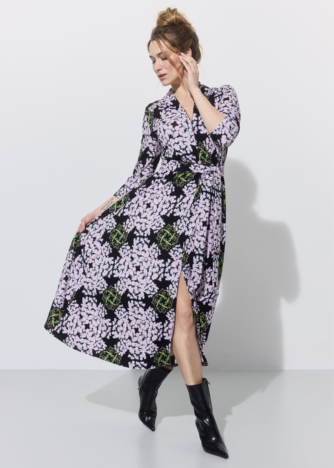 LIBERTY DRESS print lipy i magnolie nocą