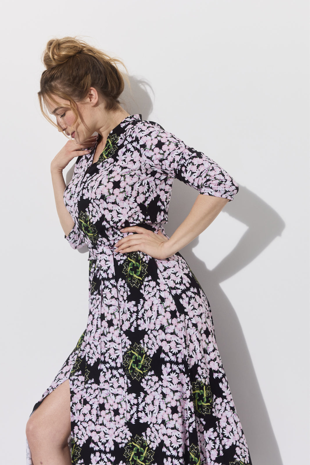 LIBERTY DRESS print lipy i magnolie nocą