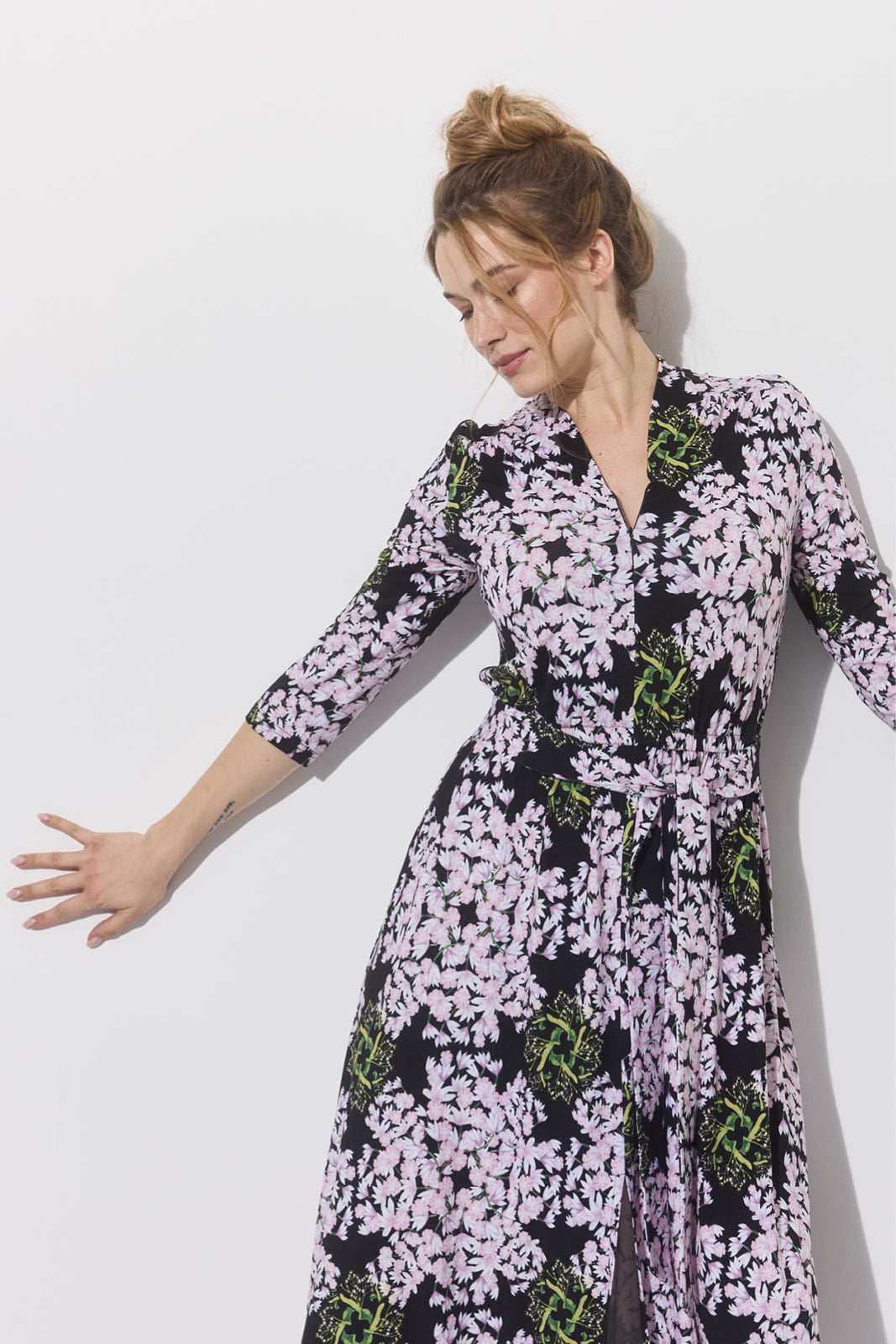 LIBERTY DRESS print lipy i magnolie nocą